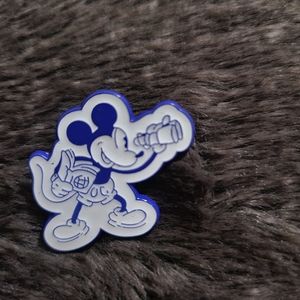 Mickey Mouse Old Style Trading Pin